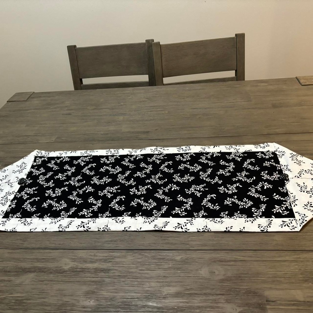 Homemade table runner - Picture 7 of 8